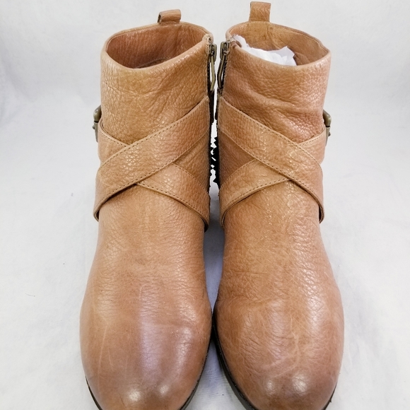 VINCE CAMUTO STEAMPUNK STUDDED BUCKLE SIDE ZIPPER TAN LEATHER ANKLE BOOTS SZ 10 - Picture 5 of 9